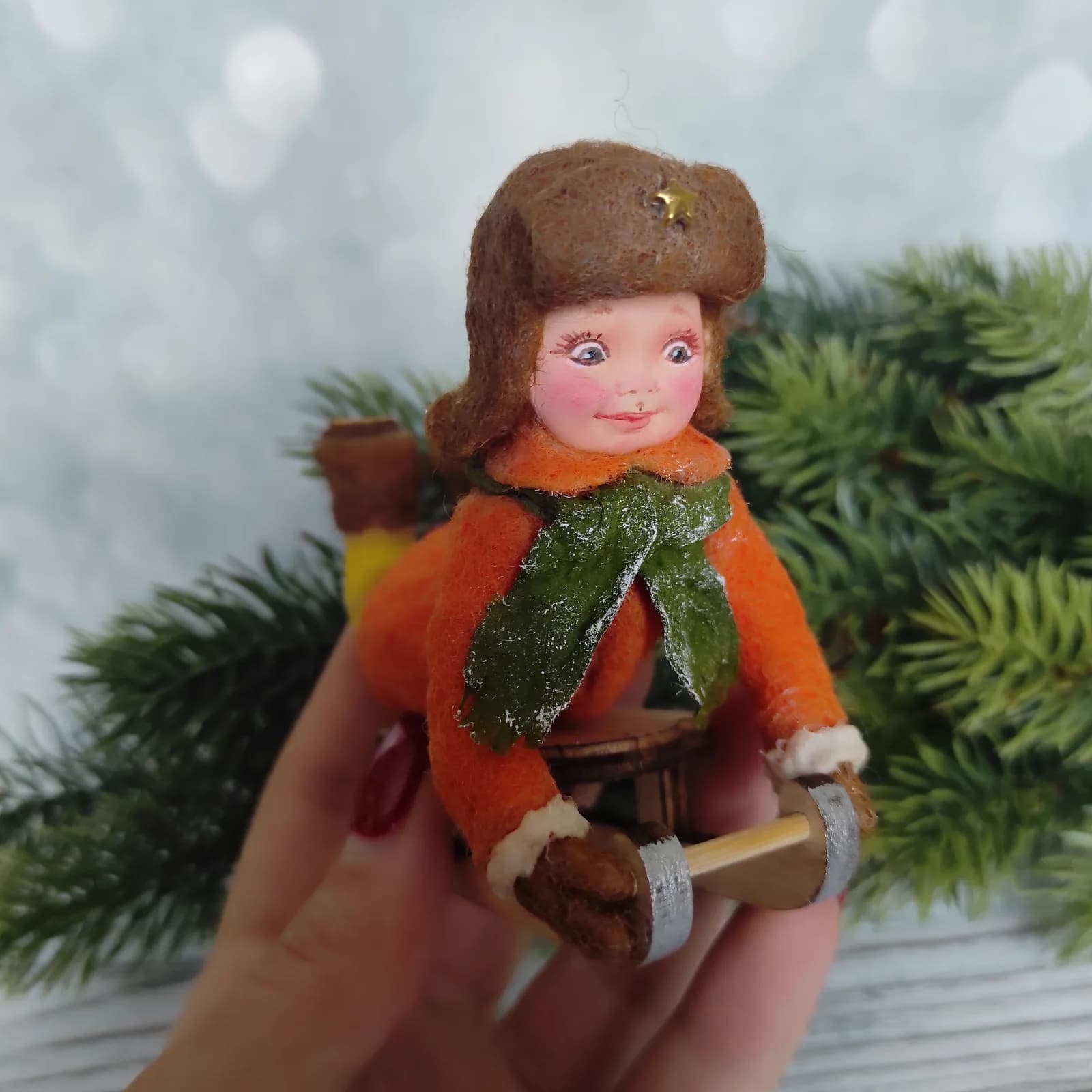 Ватная ёлочная игрушка «Ёлочная игрушка мальчик на санках»