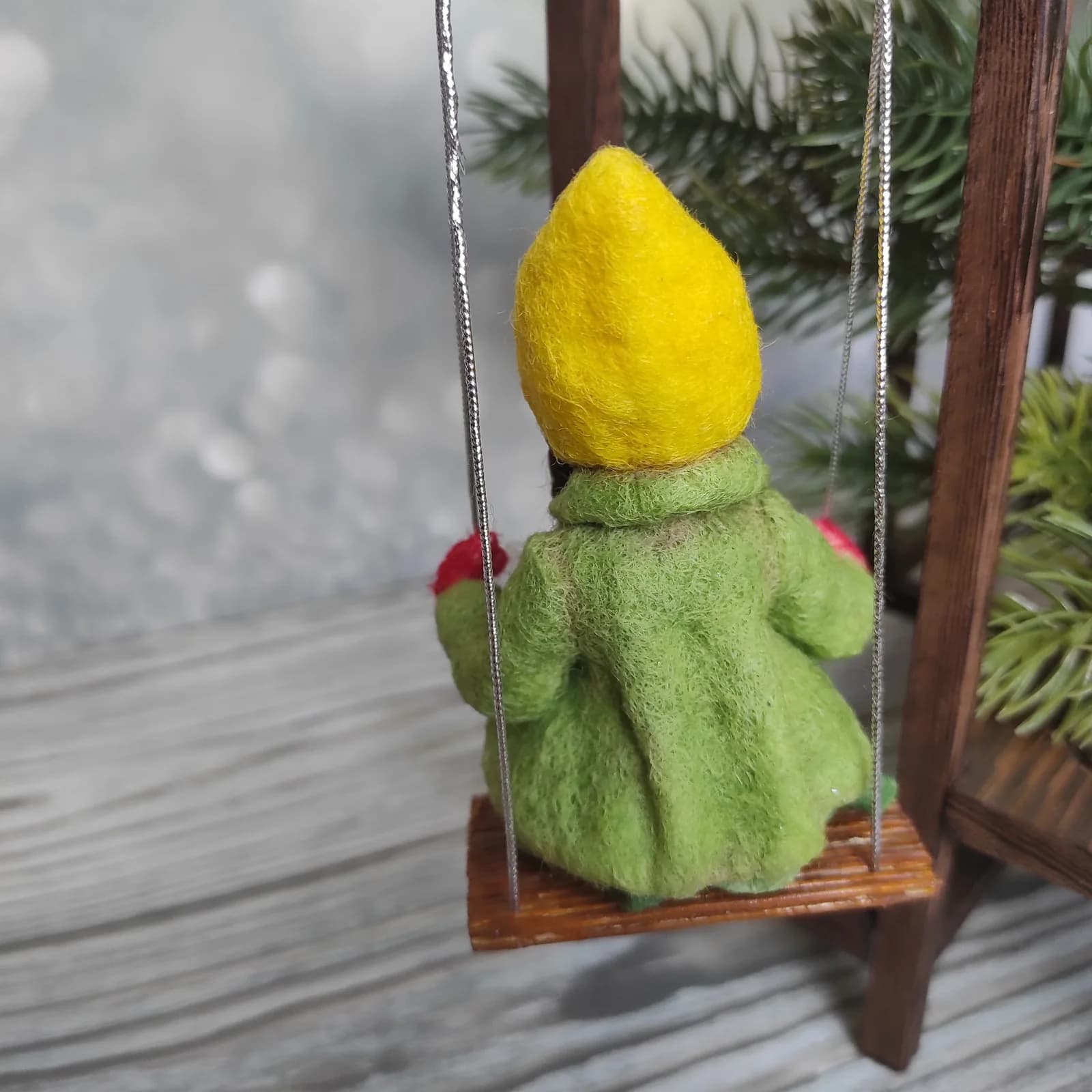 Ватная ёлочная игрушка «Елочная игрушка девочка на качелях»