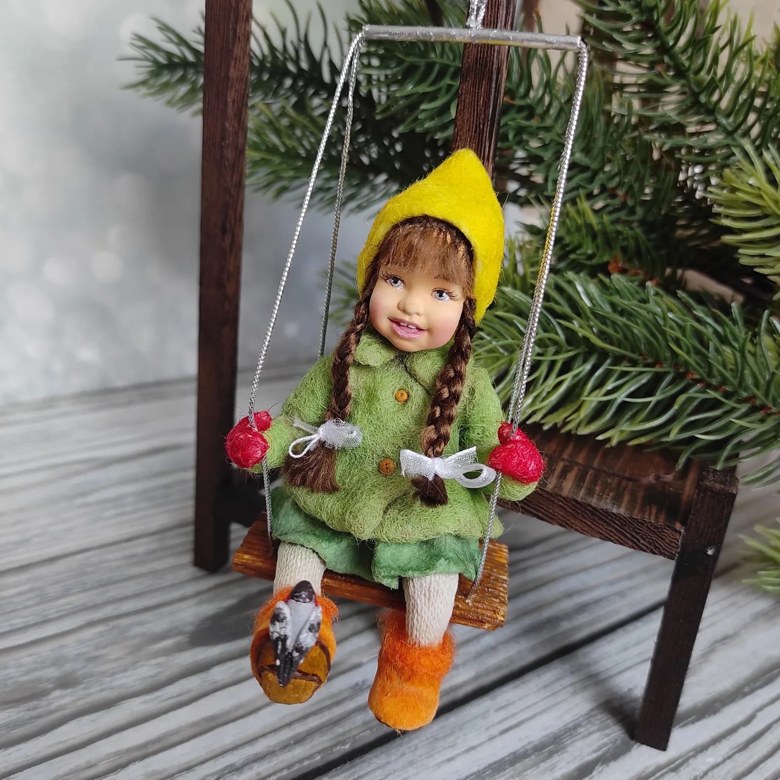 Ватная ёлочная игрушка «Елочная игрушка девочка на качелях»