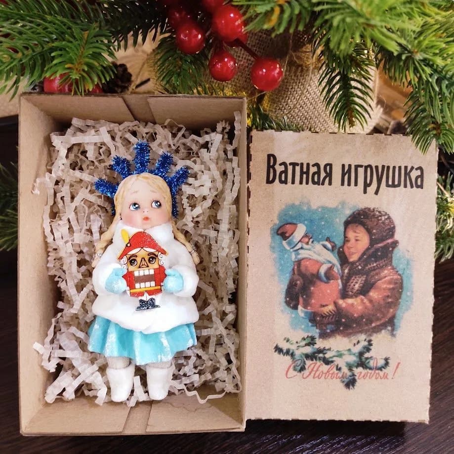 Ватная ёлочная игрушка «Девочка с щелкунчиком. Ватная ёлочная игрушка.»