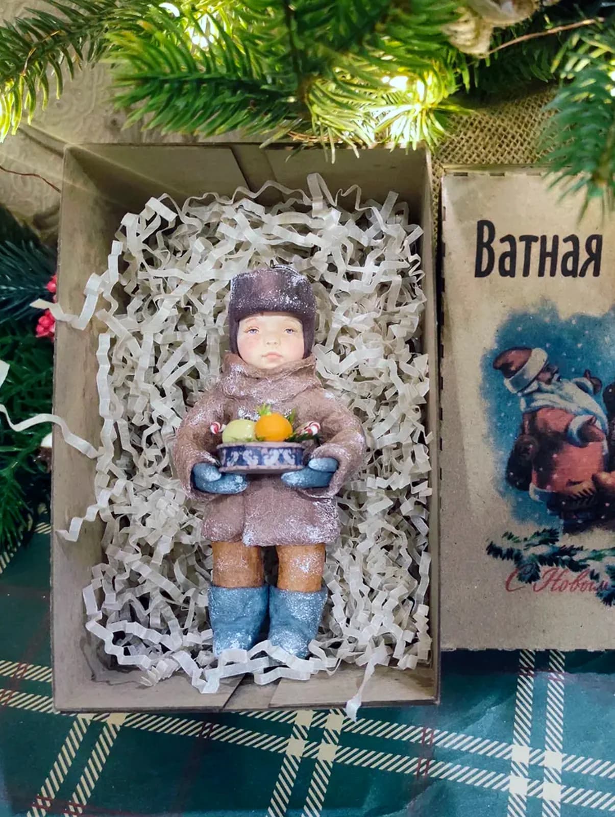 Ватная ёлочная игрушка «Ватная ёлочная игрушка Мальчик с подарком, ретро СССР, ручная работа, коллекционная, подарочная коробка»
