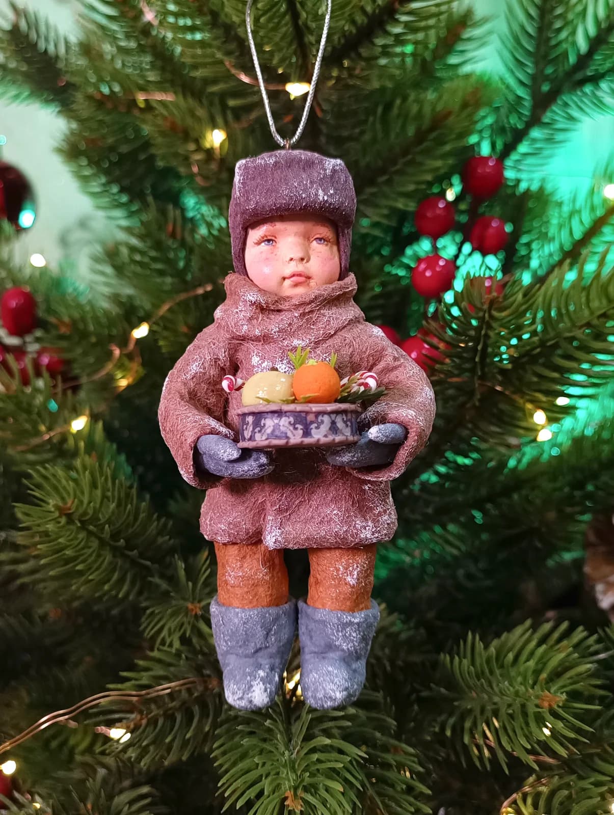 Ватная ёлочная игрушка «Ватная ёлочная игрушка Мальчик с подарком, ретро СССР, ручная работа, коллекционная, подарочная коробка»