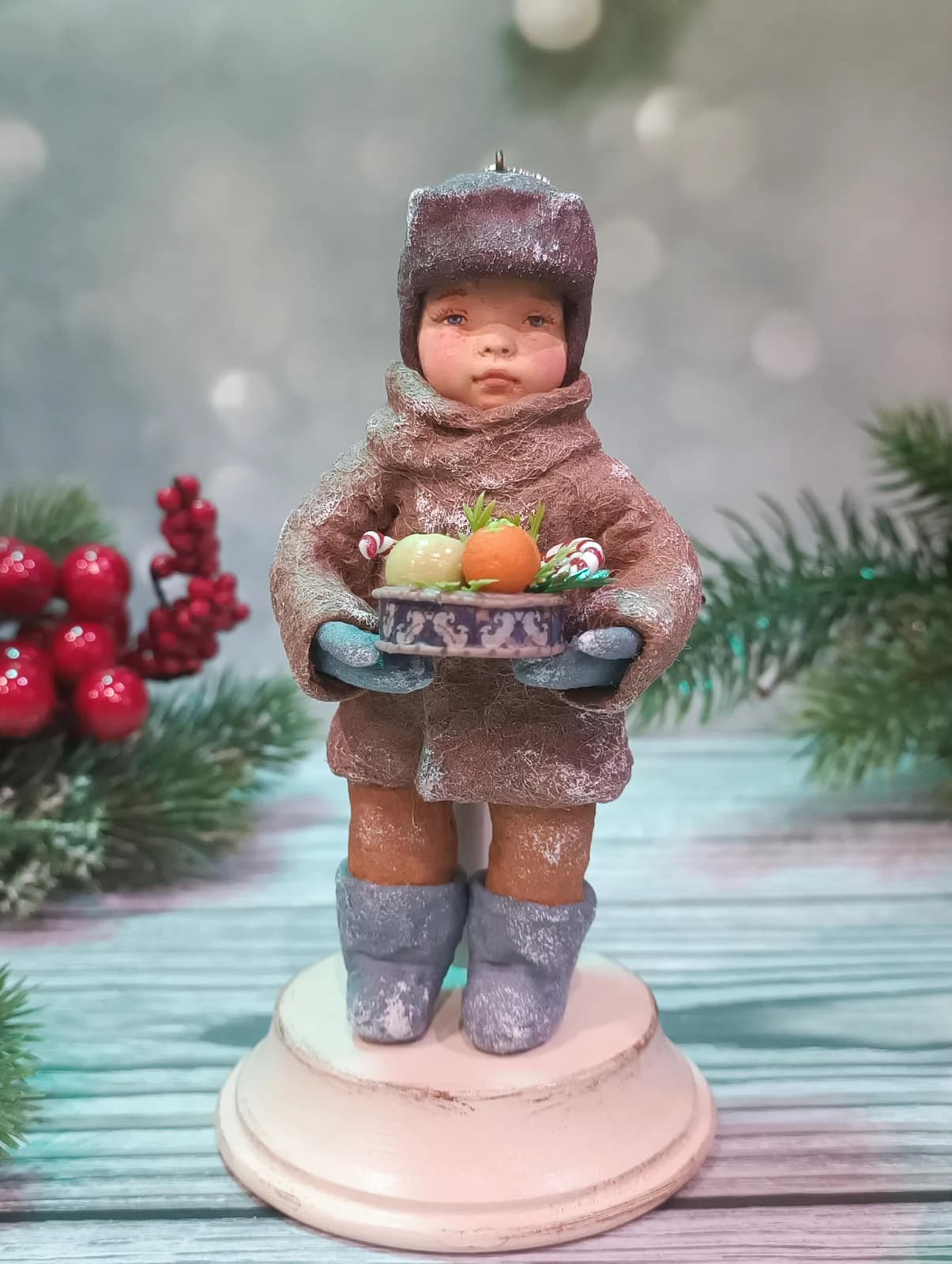 Ватная ёлочная игрушка «Ватная ёлочная игрушка Мальчик с подарком, ретро СССР, ручная работа, коллекционная, подарочная коробка»