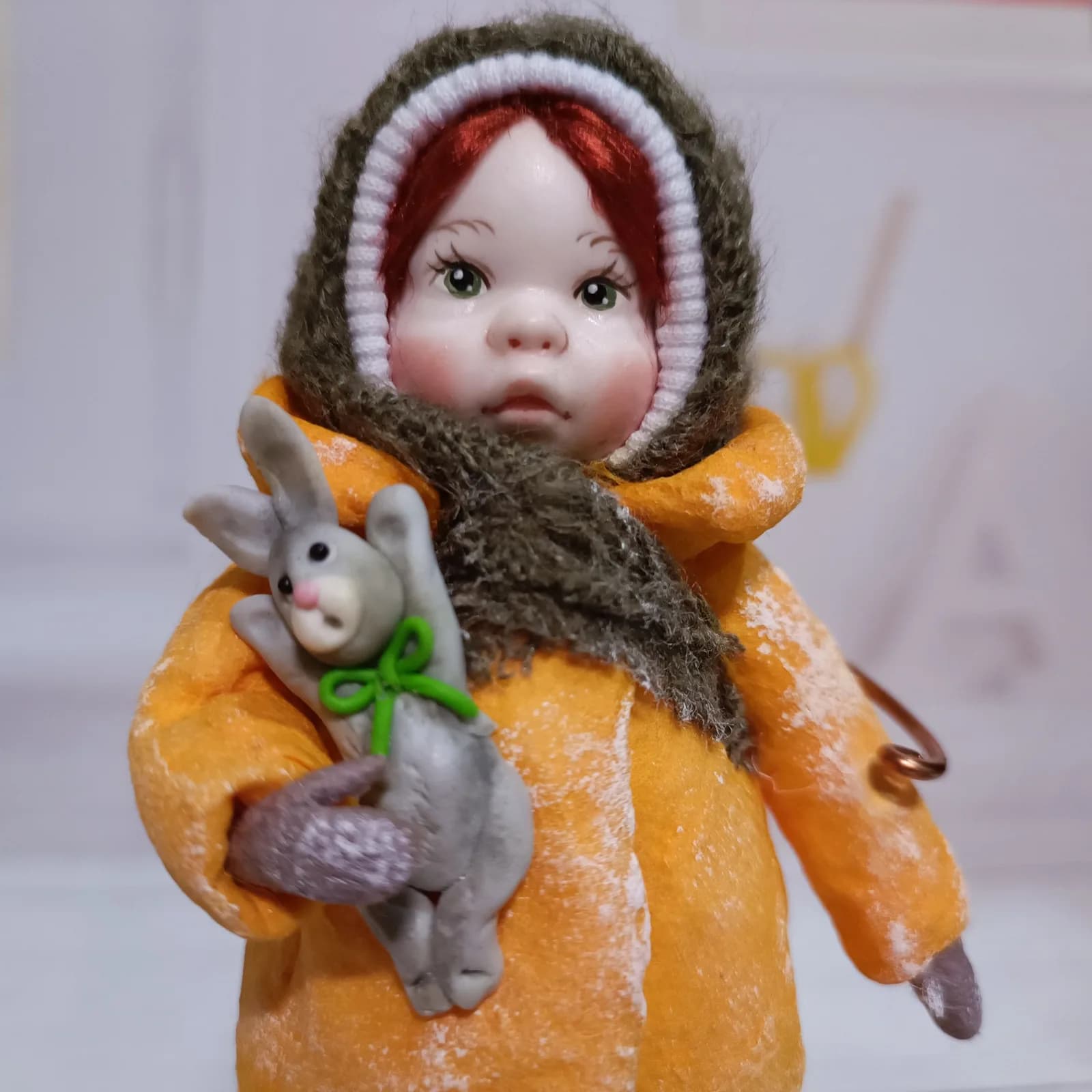 Ватная ёлочная игрушка «Девочка с зайчиком. Ватная ёлочная игрушка.»