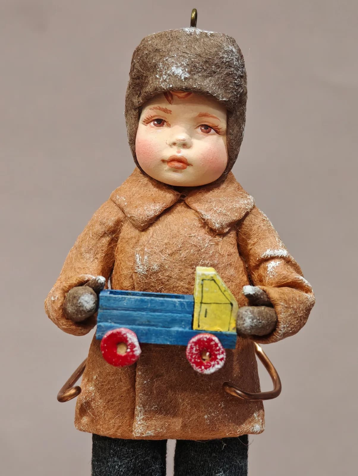 Ватная ёлочная игрушка «Мальчик с машинкой. Ватная ёлочная игрушка.»