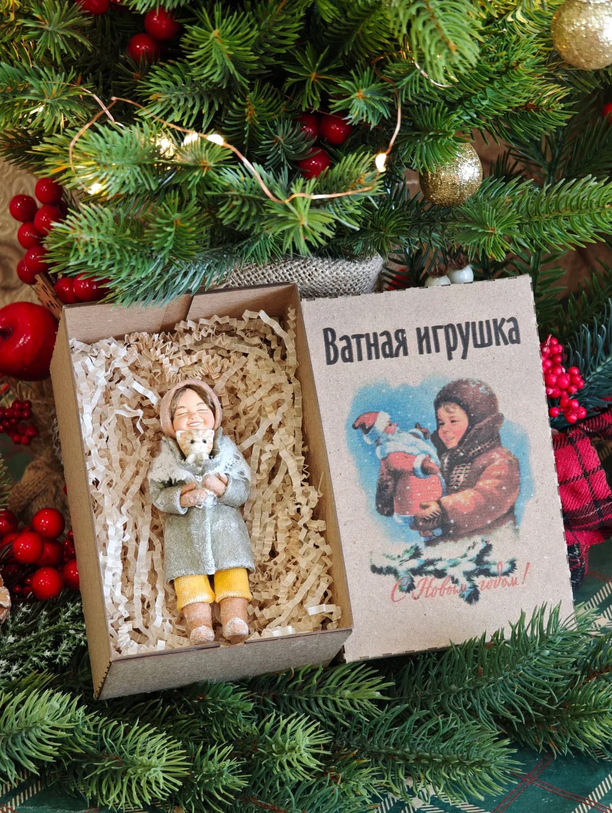 Ватная ёлочная игрушка «Коллекционная ватная ёлочная игрушка. Девочка с котёнком, ретро СССР, ручная работа, подарок»