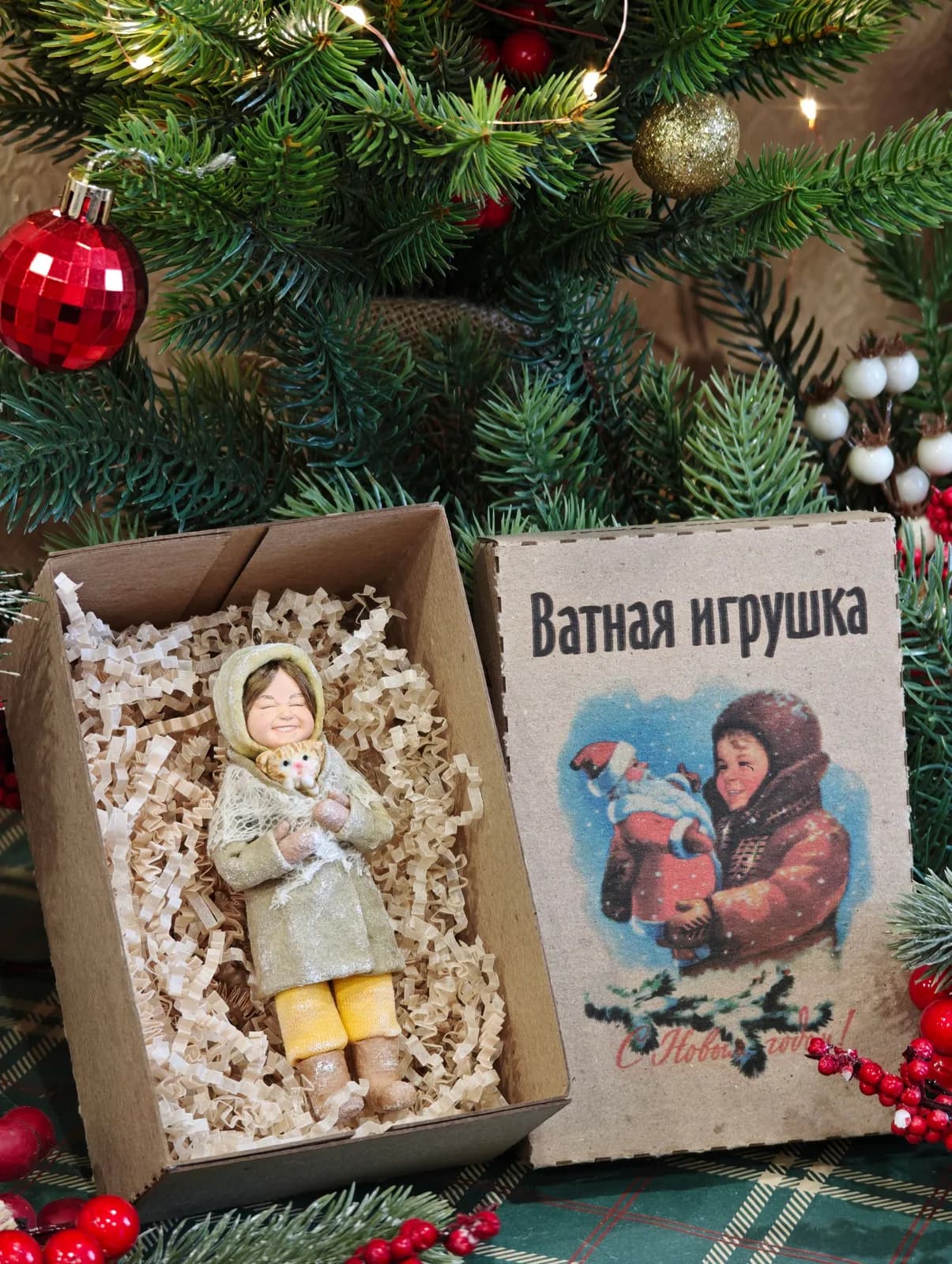Ватная ёлочная игрушка «Коллекционная ватная ёлочная игрушка. Девочка с котёнком, ретро СССР, ручная работа, подарок»