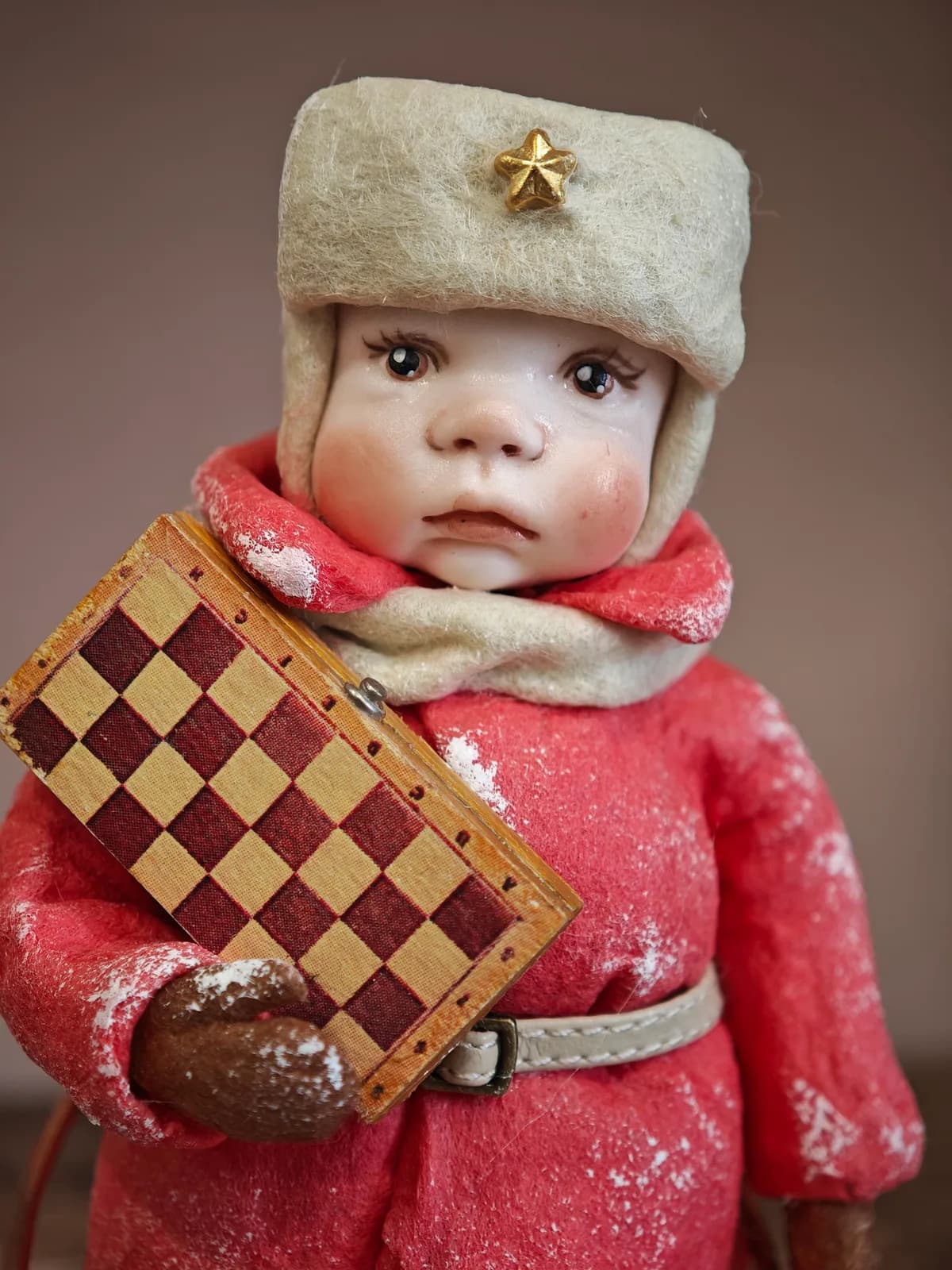 Ватная ёлочная игрушка «Коллекционная ватная ёлочная игрушка Мальчик с шахматами, ретро СССР, ручная работа, подарок»