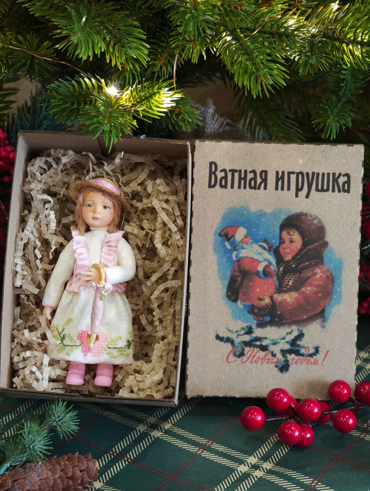 Ватная ёлочная игрушка «Ватная ёлочная игрушка Девочка с зонтом, ретро СССР, ручная работа, коллекционная, подарочная коробка»