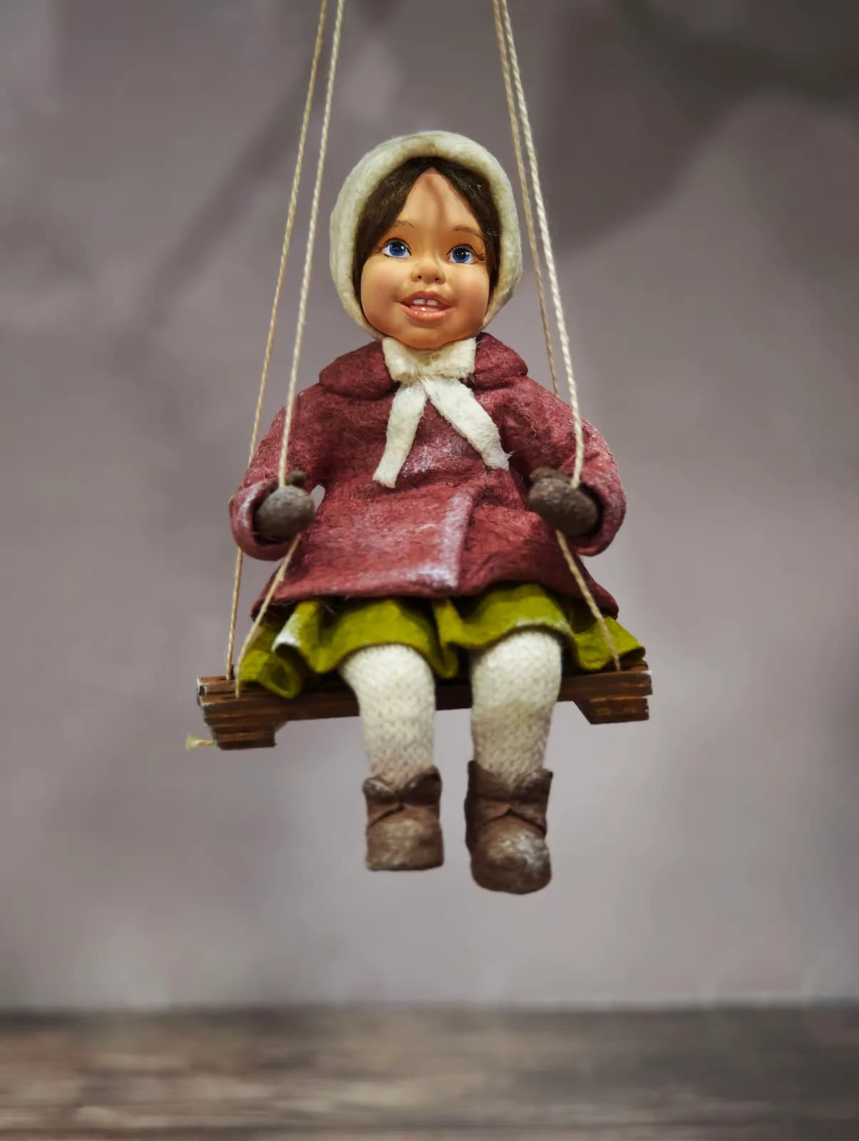 Ватная ёлочная игрушка «Коллекционная ватная ёлочная игрушка Девочка на качелях, ретро СССР, ручная работа, подарок»