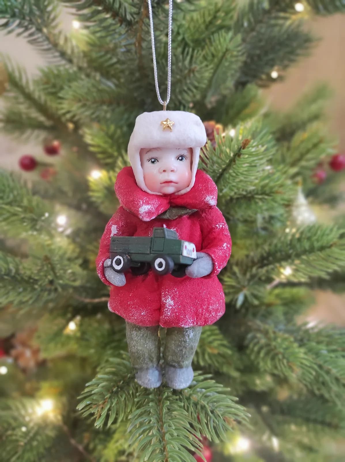 Ватная ёлочная игрушка «Мальчик с машинкой. Ватная ёлочная игрушка.»