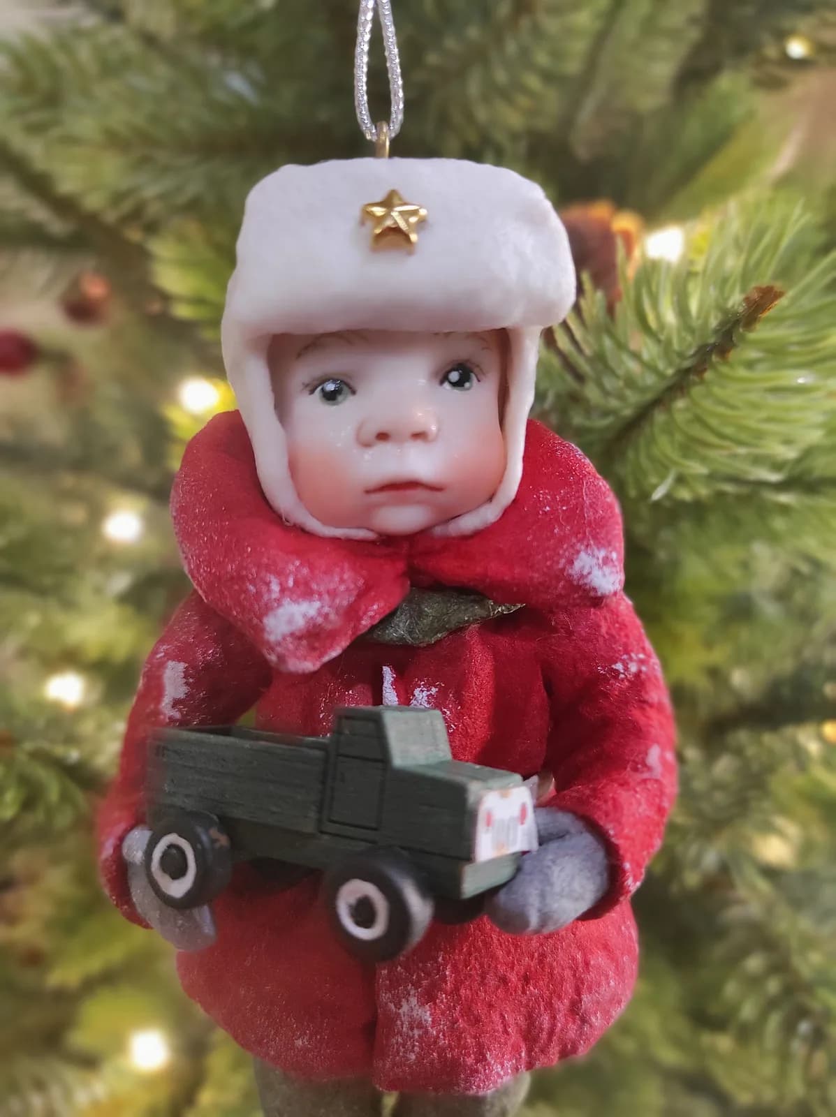 Ватная ёлочная игрушка «Мальчик с машинкой. Ватная ёлочная игрушка.»