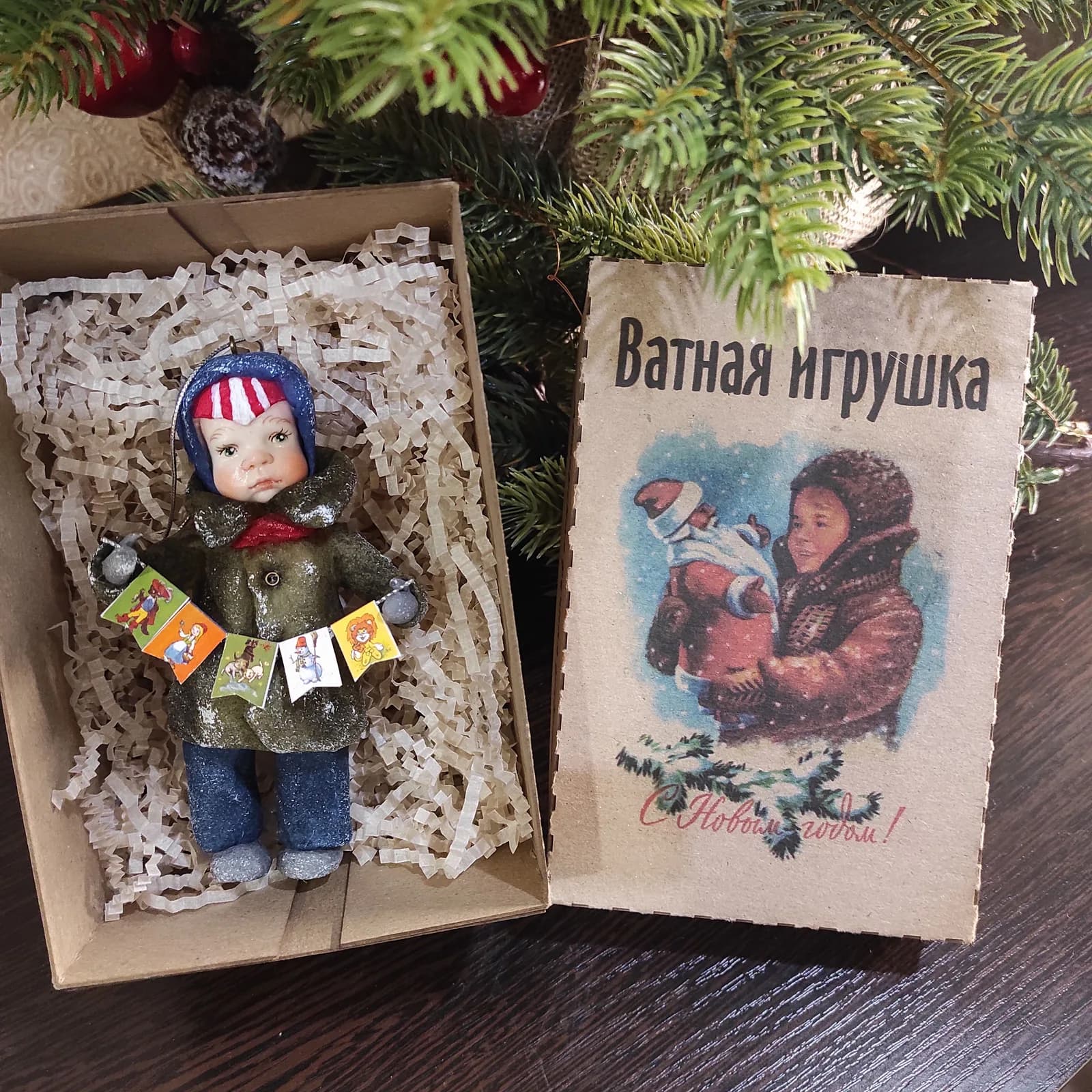 Ватная ёлочная игрушка «Мальчик с флажками. Ватная ёлочная игрушка.»