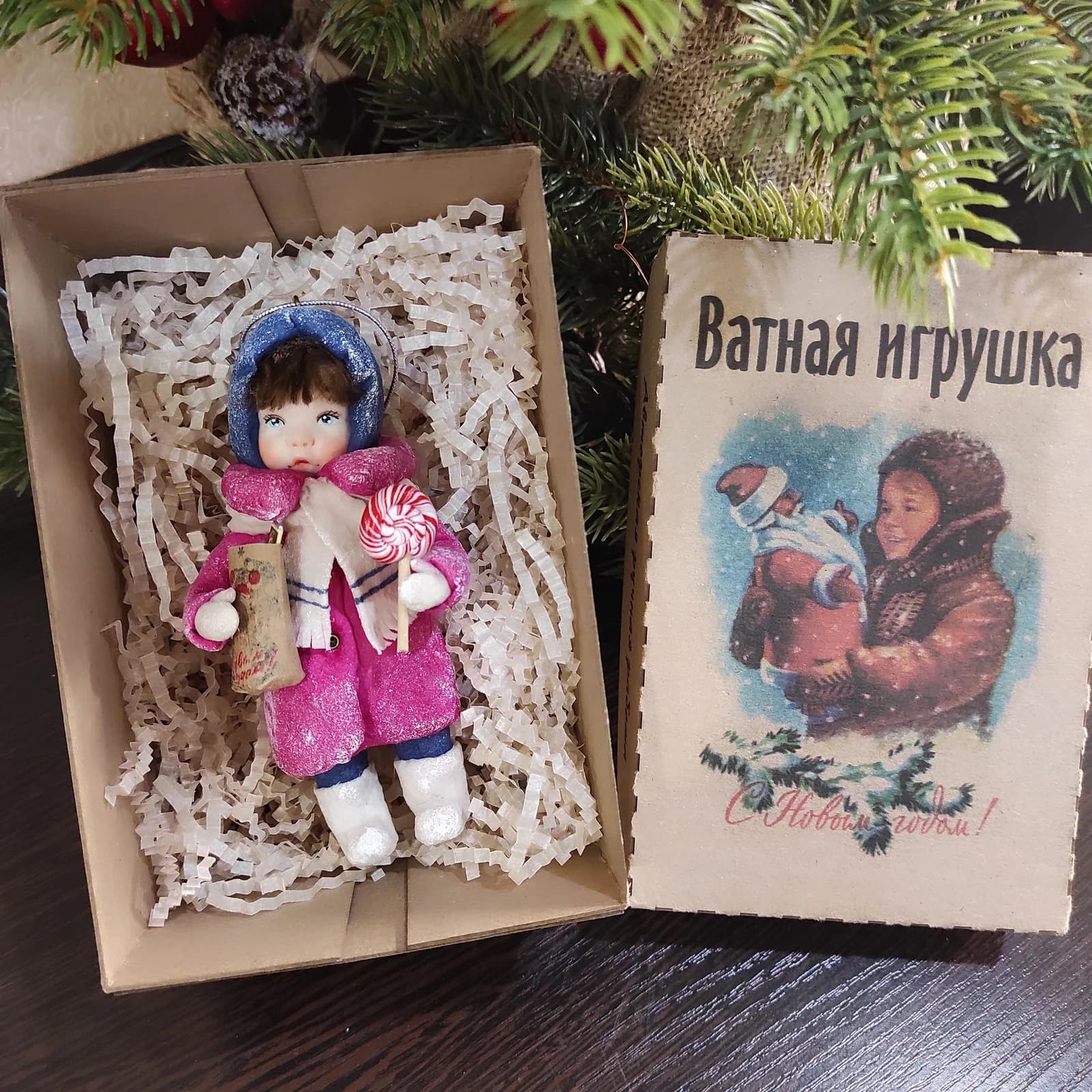 Ватная ёлочная игрушка «Девочка с кульком. Ватная ёлочная игрушка.»