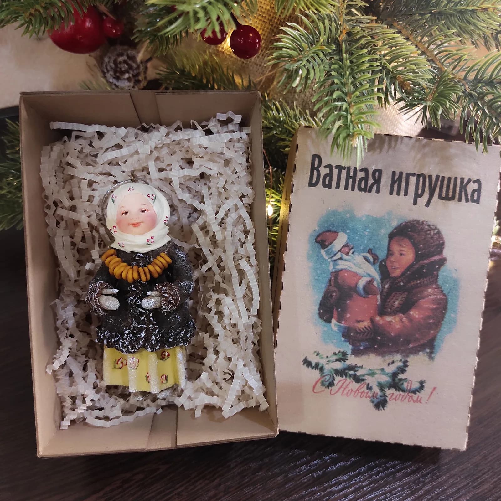 Ватная ёлочная игрушка «Девочка с баранками. Ватная ёлочная игрушка.»