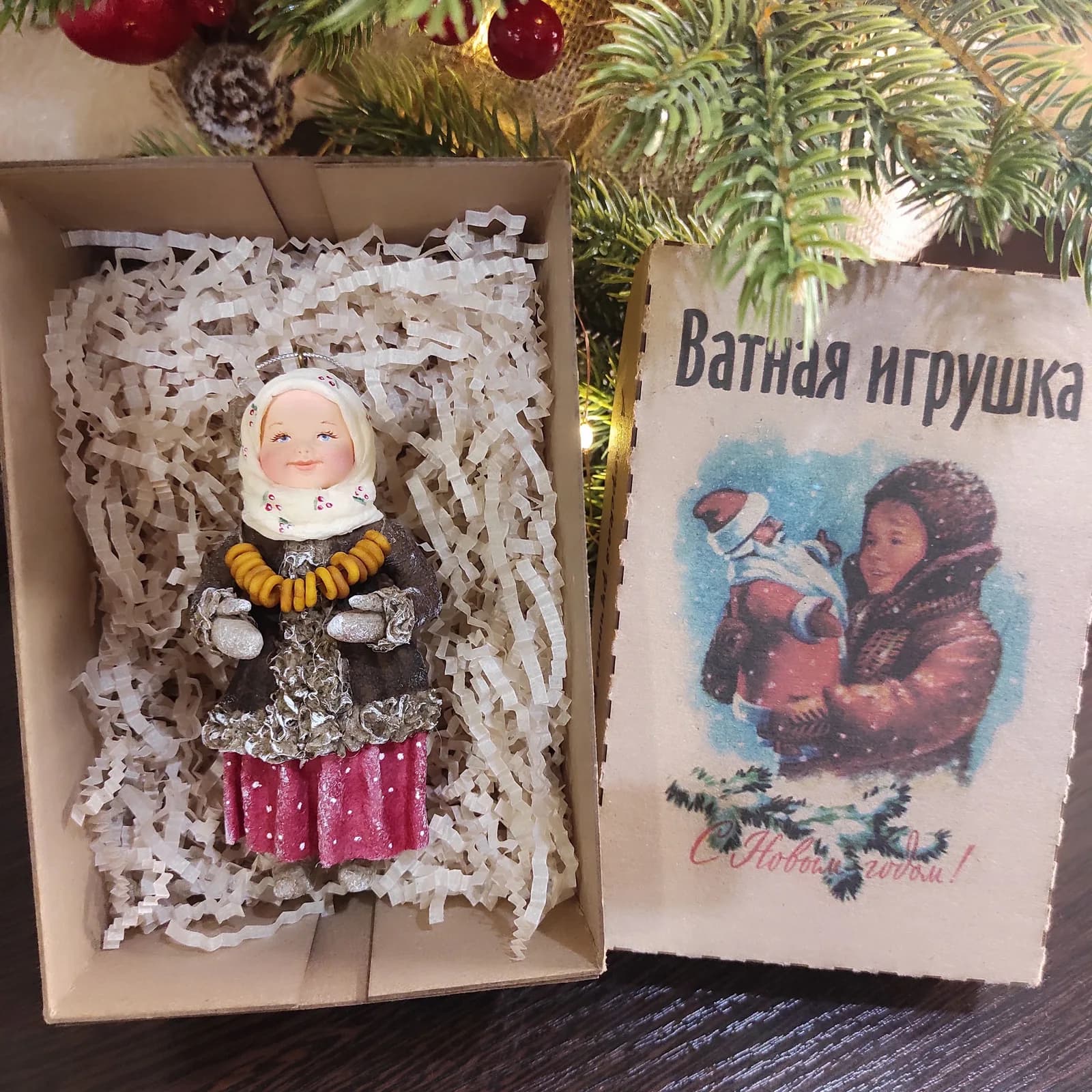 Ватная ёлочная игрушка «Девочка с баранками. Ватная ёлочная игрушка.»