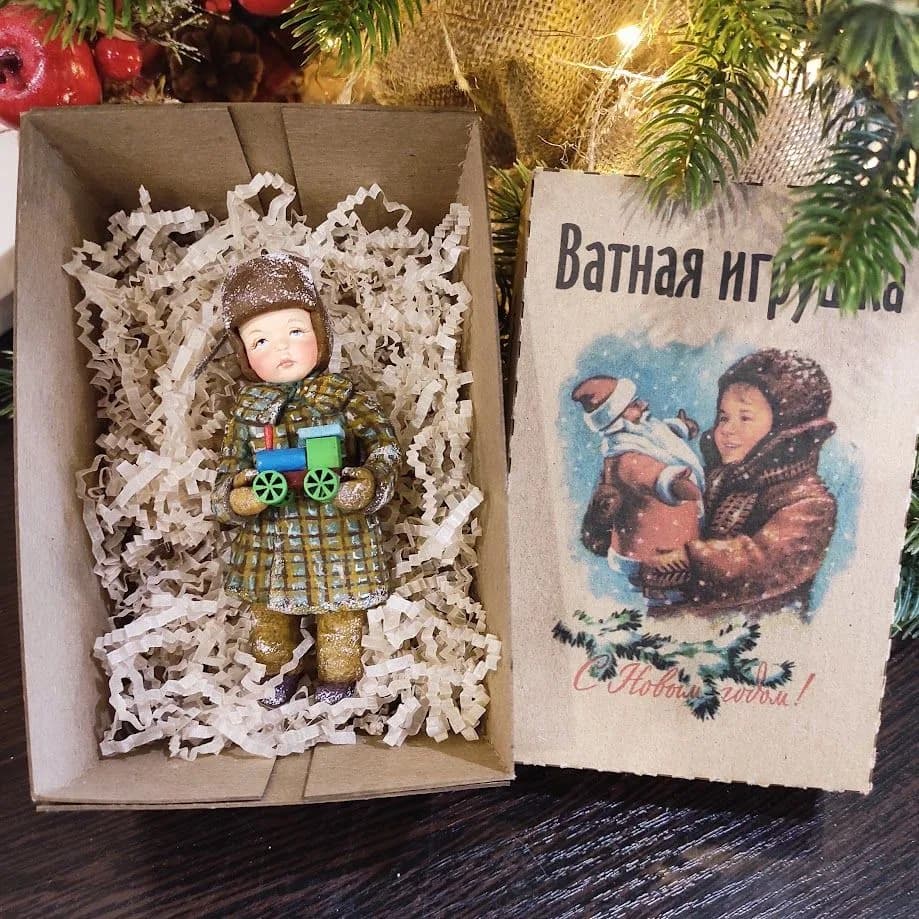 Ватная ёлочная игрушка «Мальчик с паровозиком. Ватная ёлочная игрушка.»