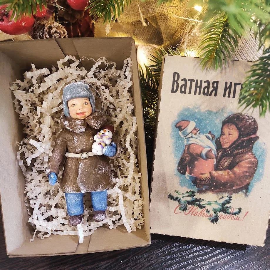 Ватная ёлочная игрушка «Мальчик и снеговик. Ватная ёлочная игрушка.»
