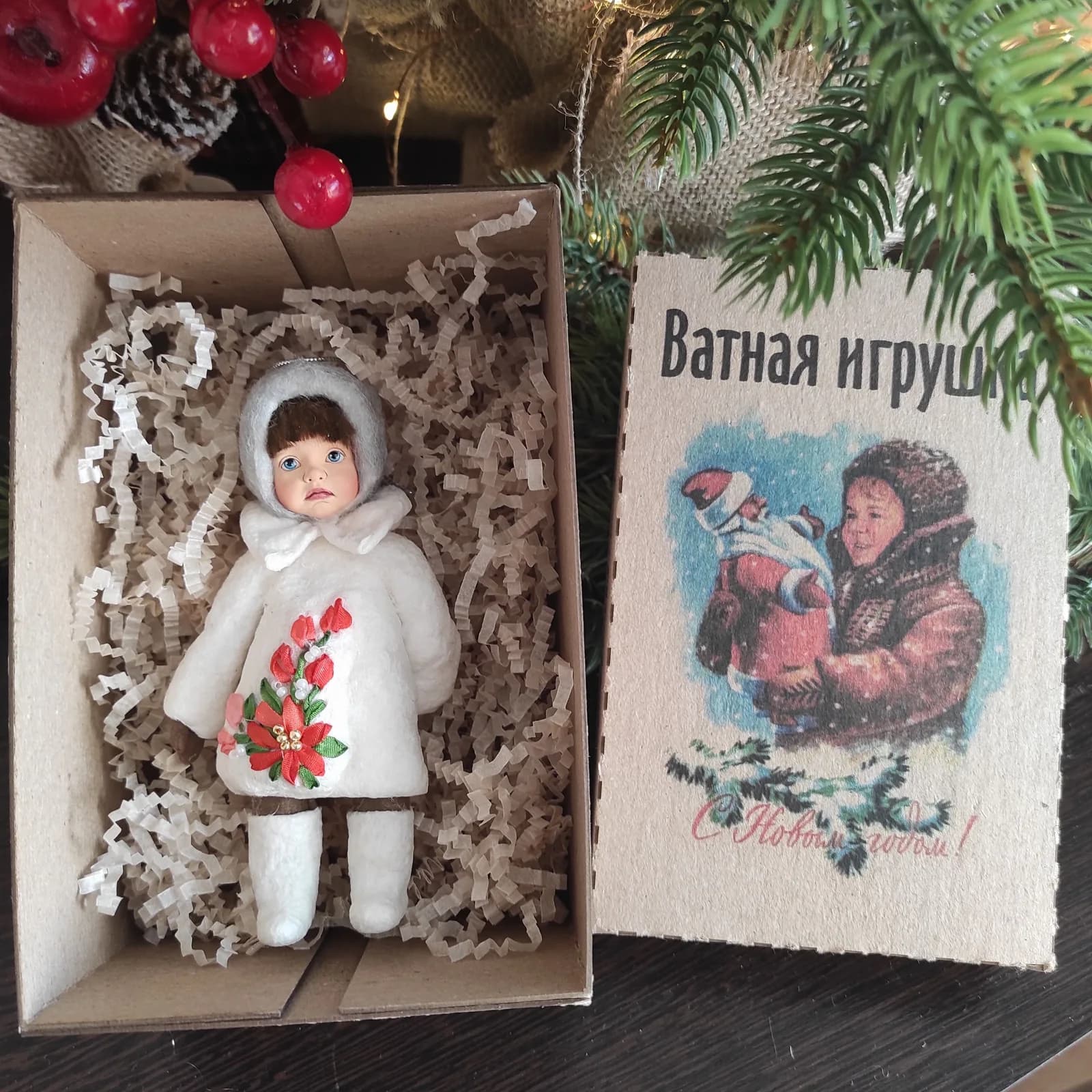 Ватная ёлочная игрушка «Девочка с пирожком. Ватная ёлочная игрушка.»