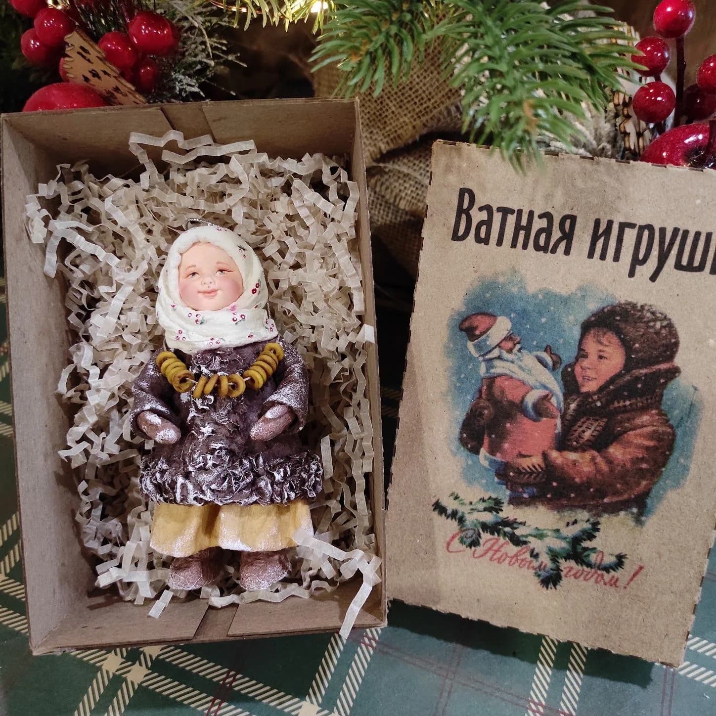 Ватная ёлочная игрушка «Девочка и баранки. Ватная ёлочная игрушка.»