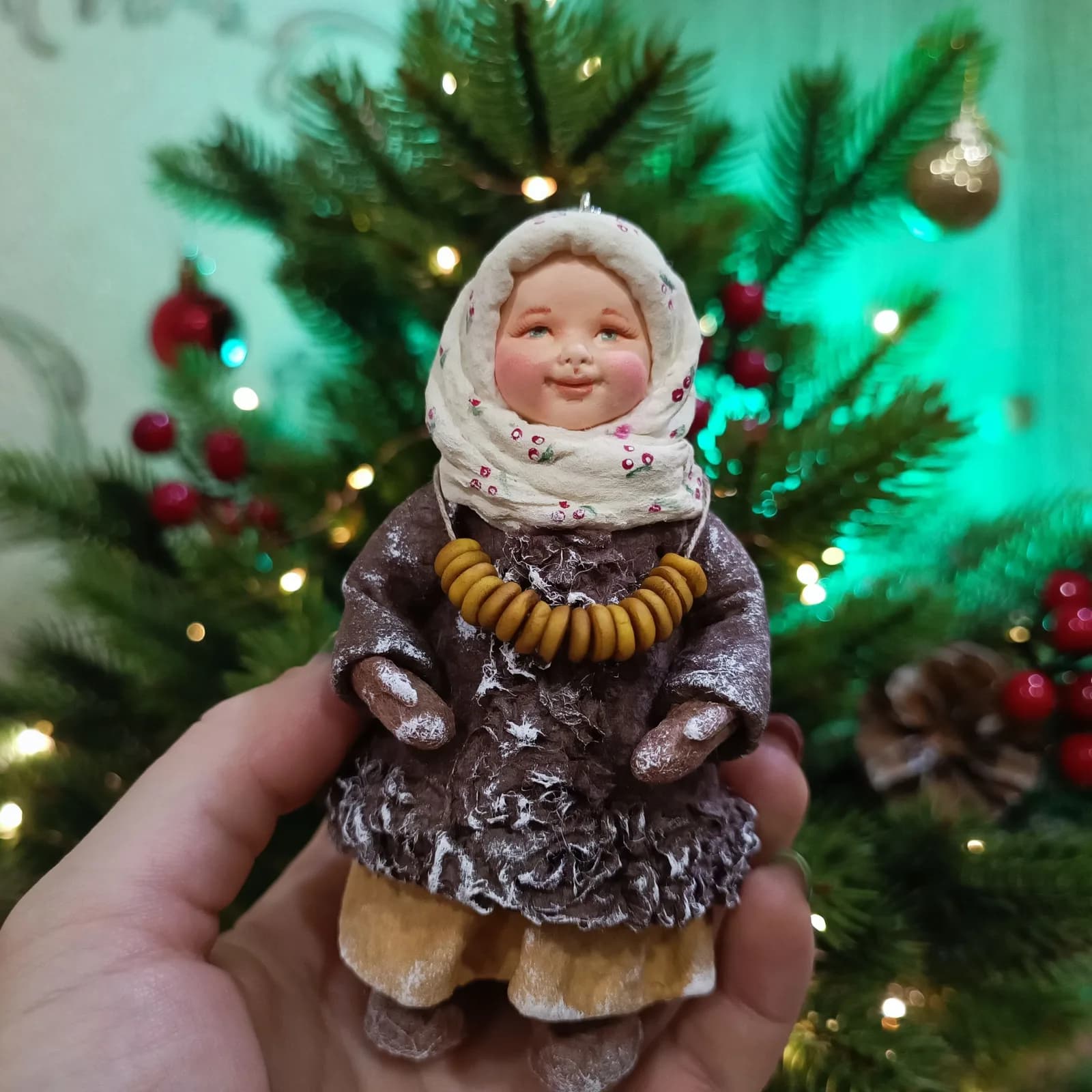 Ватная ёлочная игрушка «Девочка и баранки. Ватная ёлочная игрушка.»