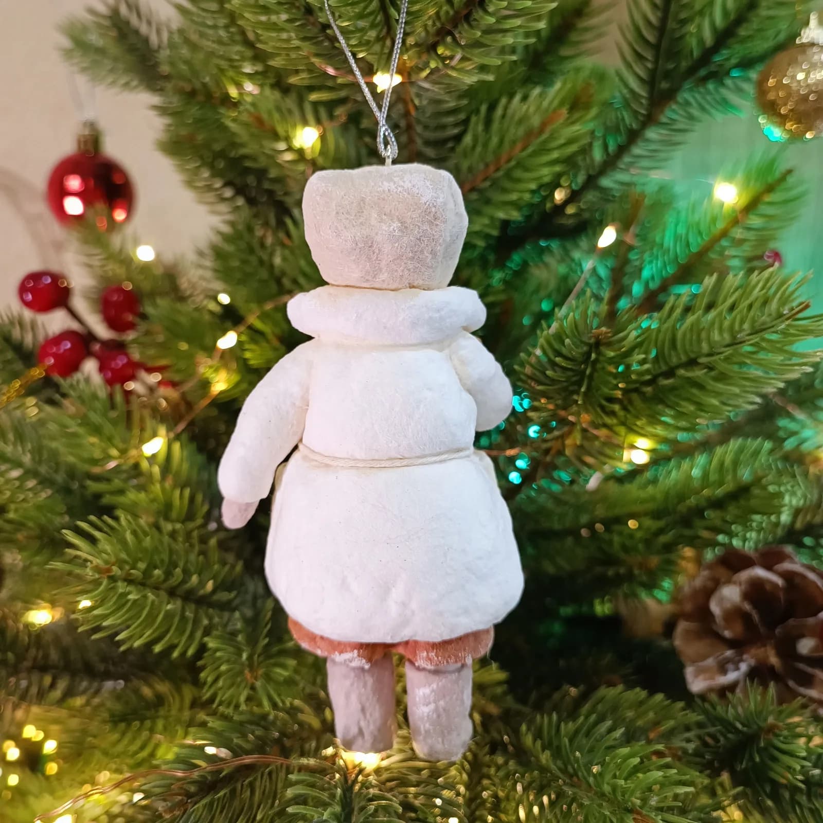 Ватная ёлочная игрушка «Девочка с мишкой. Ватная ёлочная игрушка.»