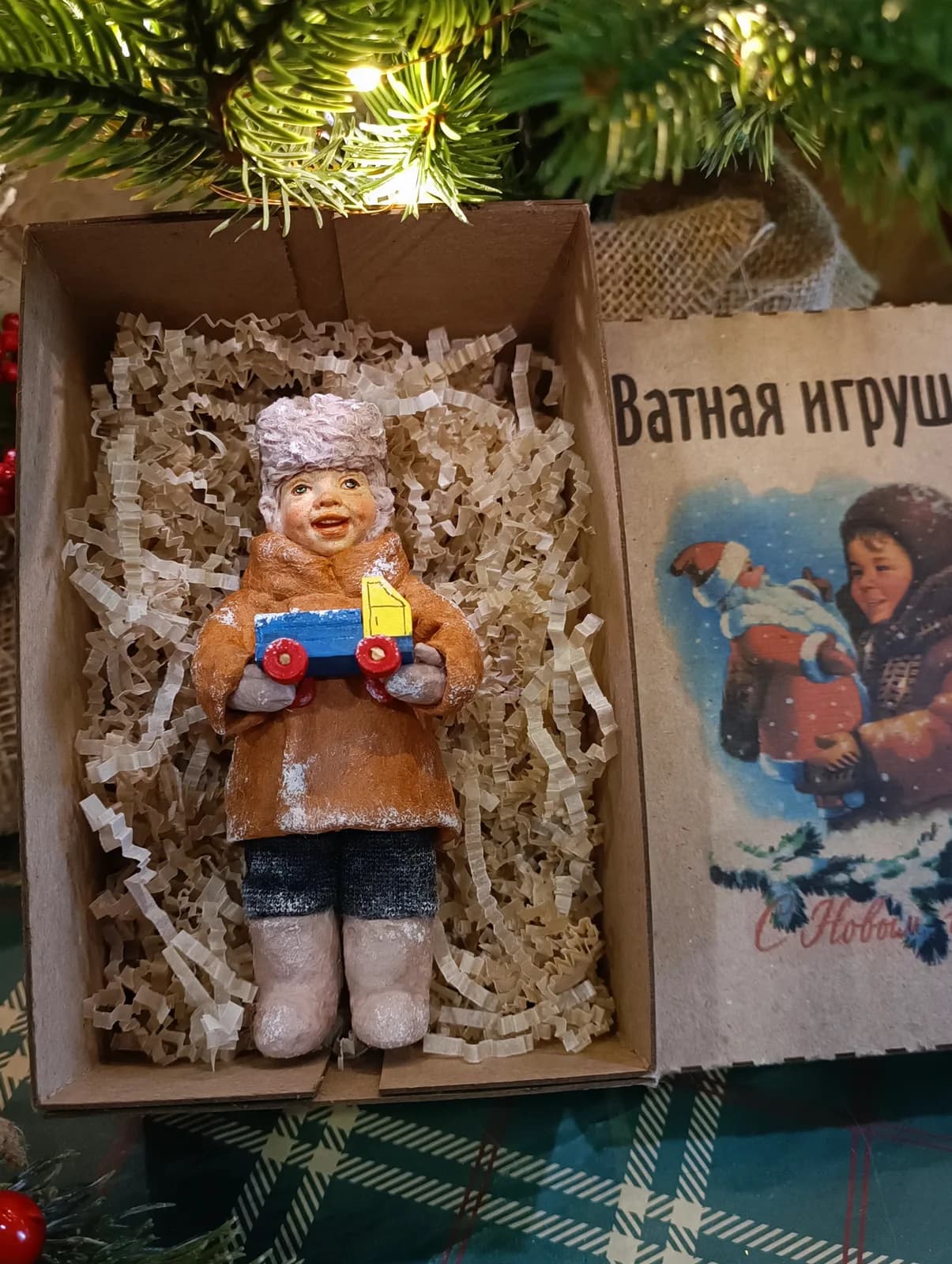 Ватная ёлочная игрушка «Ёлочная игрушка из ваты Мальчик с машинкой, ретро винтаж, ручная работа, автор Дарья Краснокутская»