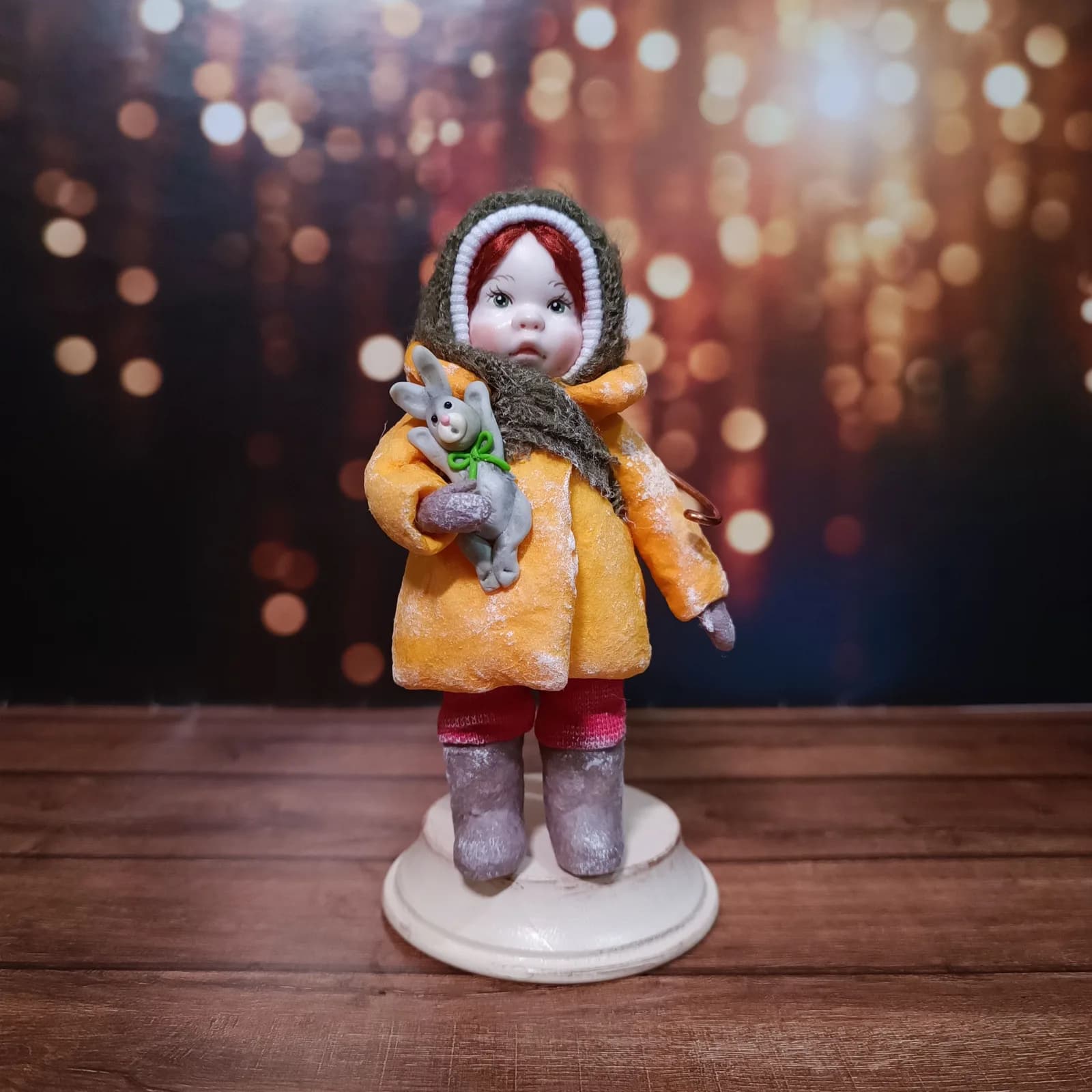 Ватная ёлочная игрушка «Девочка с зайчиком. Ватная ёлочная игрушка.»