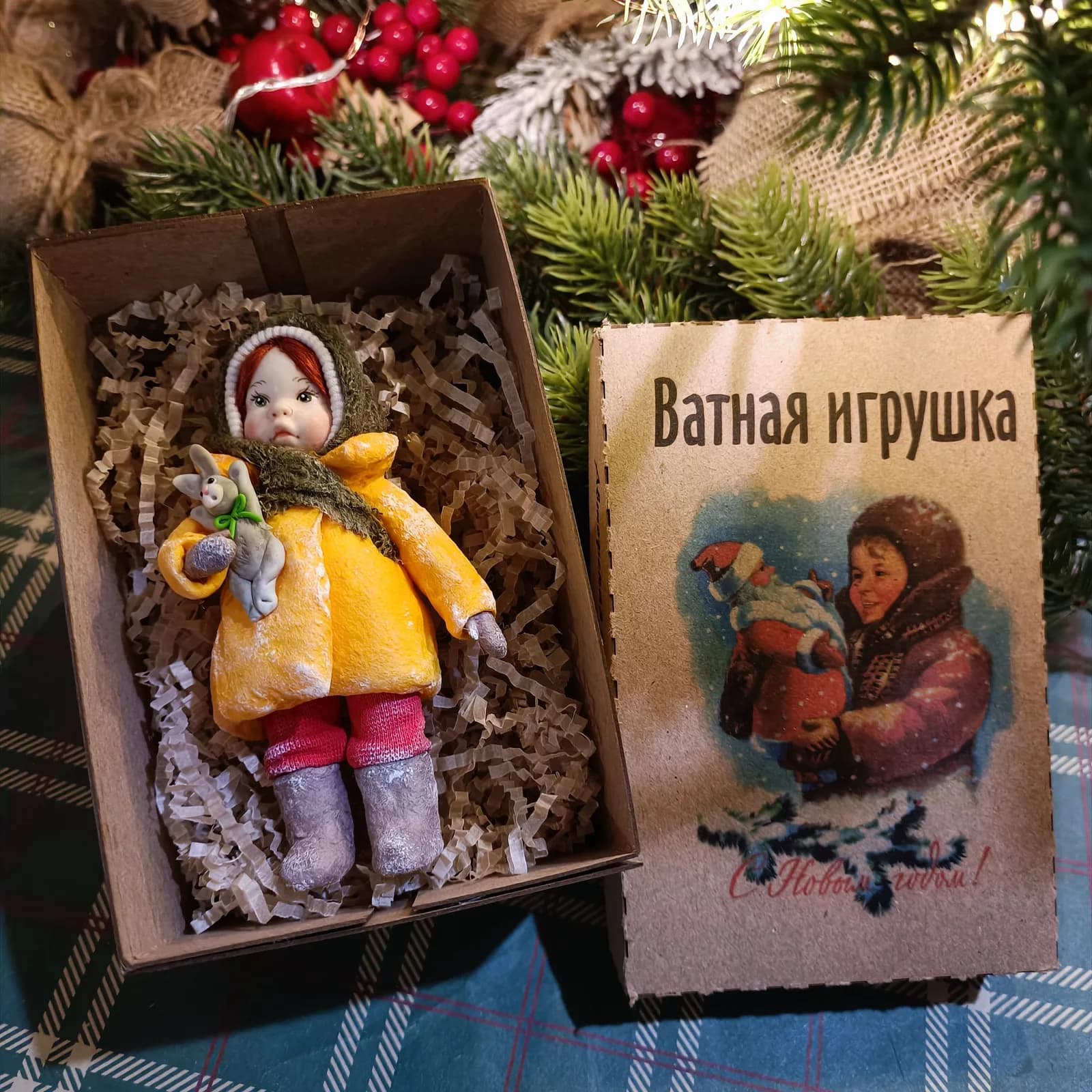 Ватная ёлочная игрушка «Девочка с зайчиком. Ватная ёлочная игрушка.»