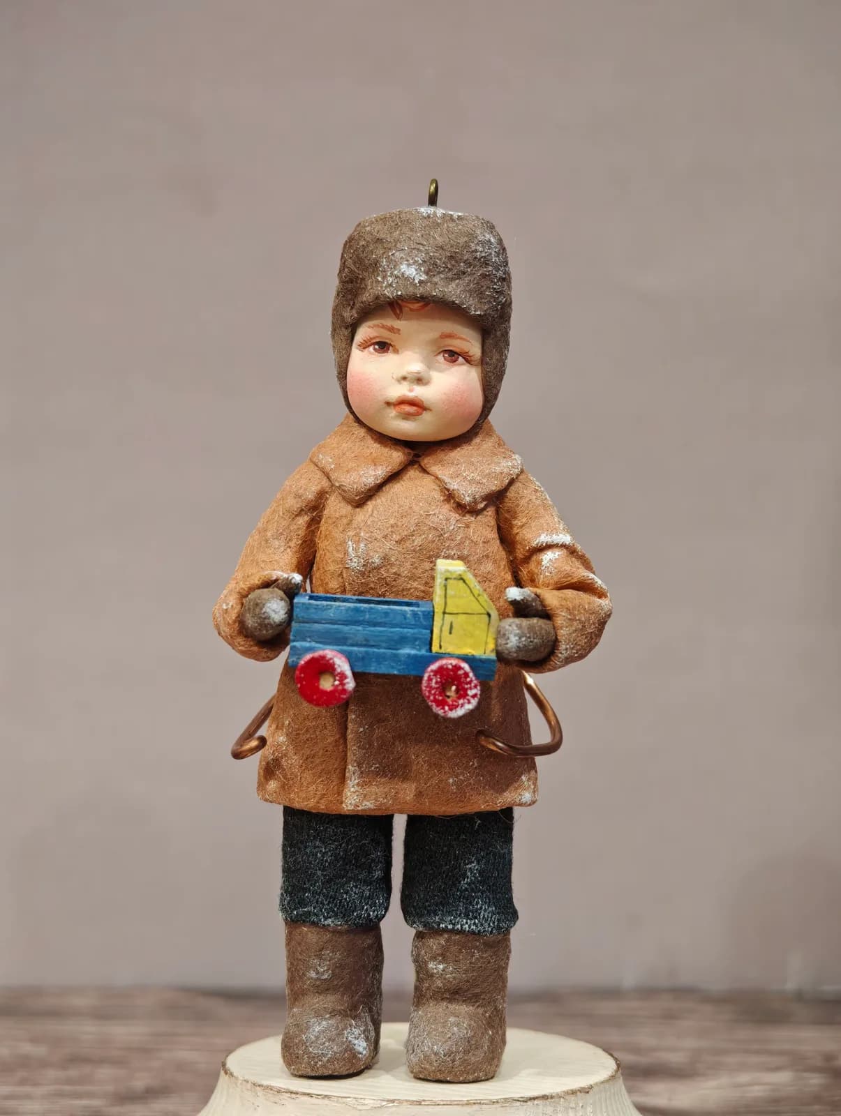 Ватная ёлочная игрушка «Мальчик с машинкой. Ватная ёлочная игрушка.»