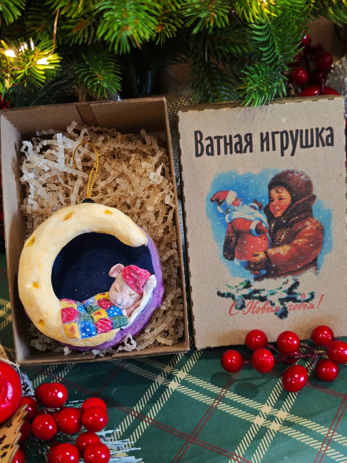 Ватная ёлочная игрушка «Ватная ёлочная игрушка Мышонок на луне, ручная работа, коллекционная, подарочная коробка, автор Дарья Краснокутская»