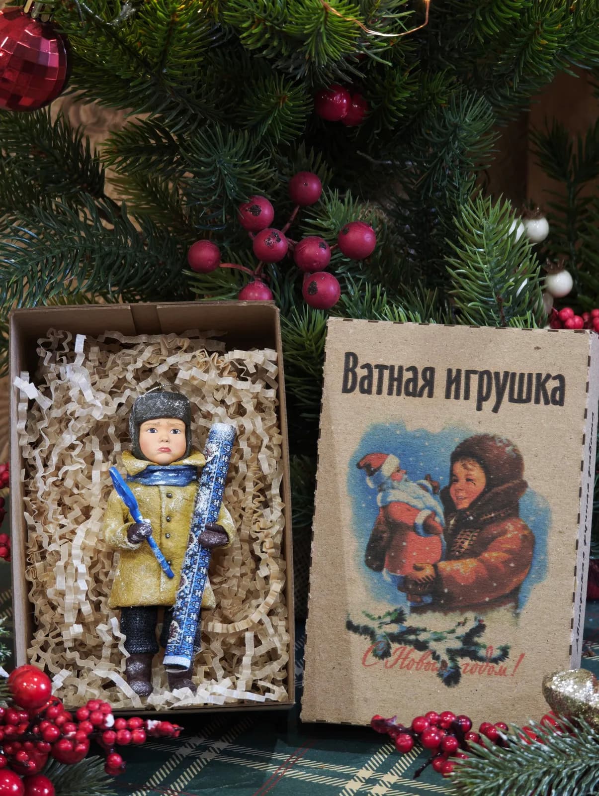 Ватная ёлочная игрушка «Коллекционная ватная ёлочная игрушка. Мальчик и ковёр, ретро СССР, ручная работа, подарок»