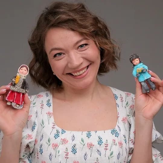 Привет! Я Даша, и я создаю ватные ёлочные игрушки своими руками. Каждая игрушка