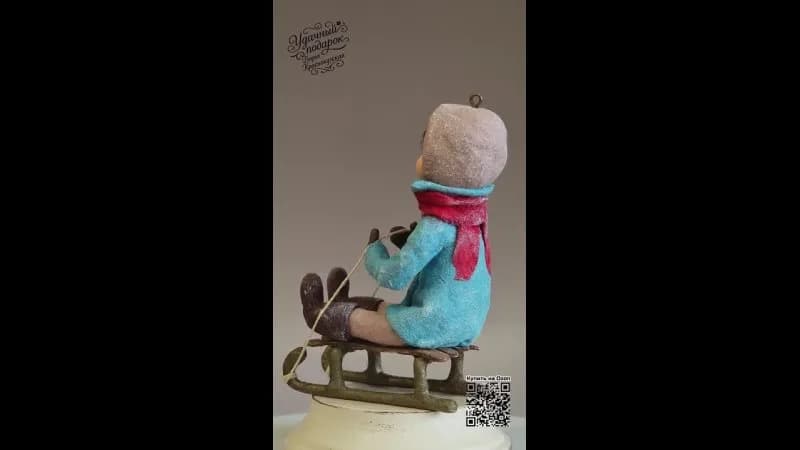 Девочка на санках ⛷